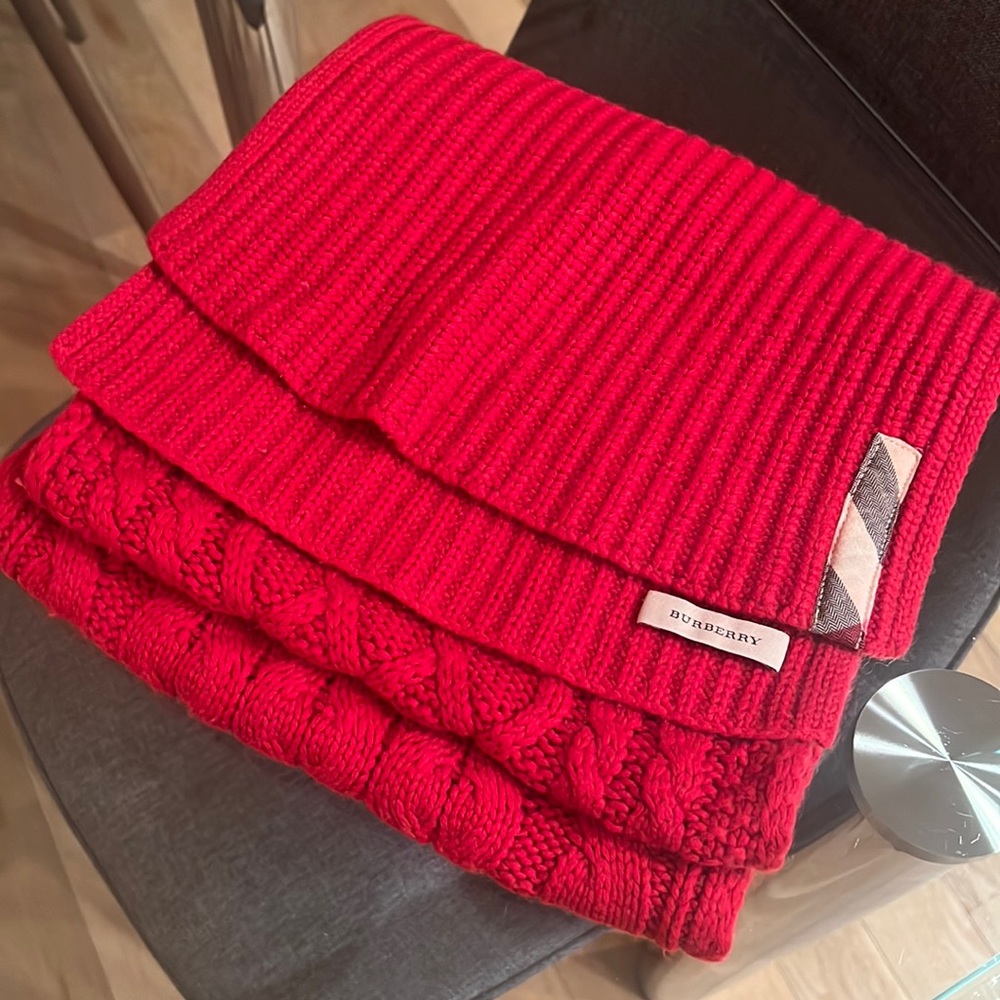 Burberry Wool Scarf 🧣